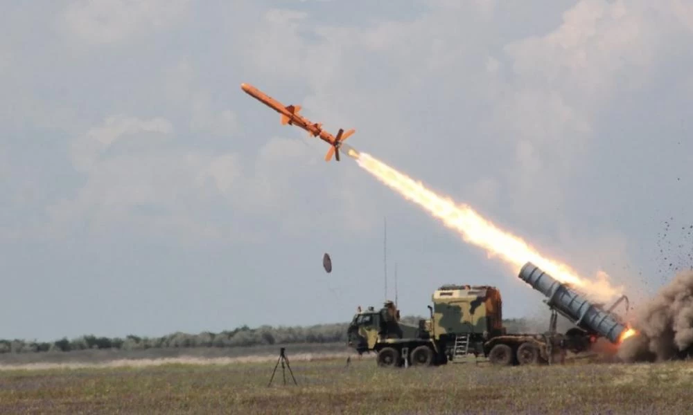 Neptun: Τέθηκαν σε λειτουργία οι νέοι πύραυλοι της Ουκρανίας που «στοχεύουν» το ρωσικό ΠΝ (βίντεο)